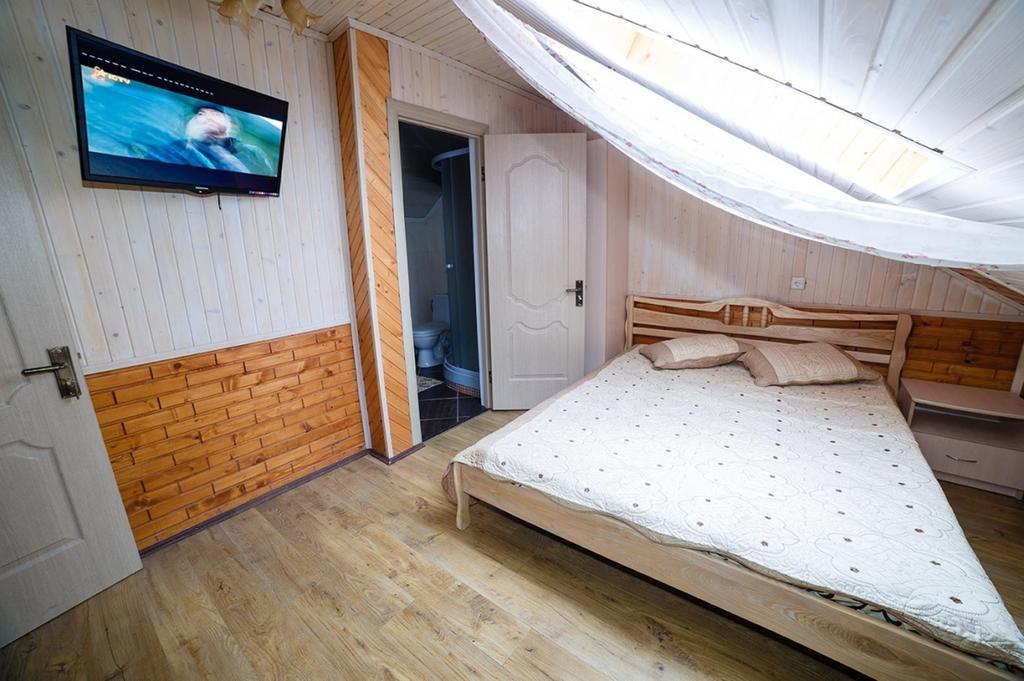 Corner House Hotel Lutsk Exterior photo